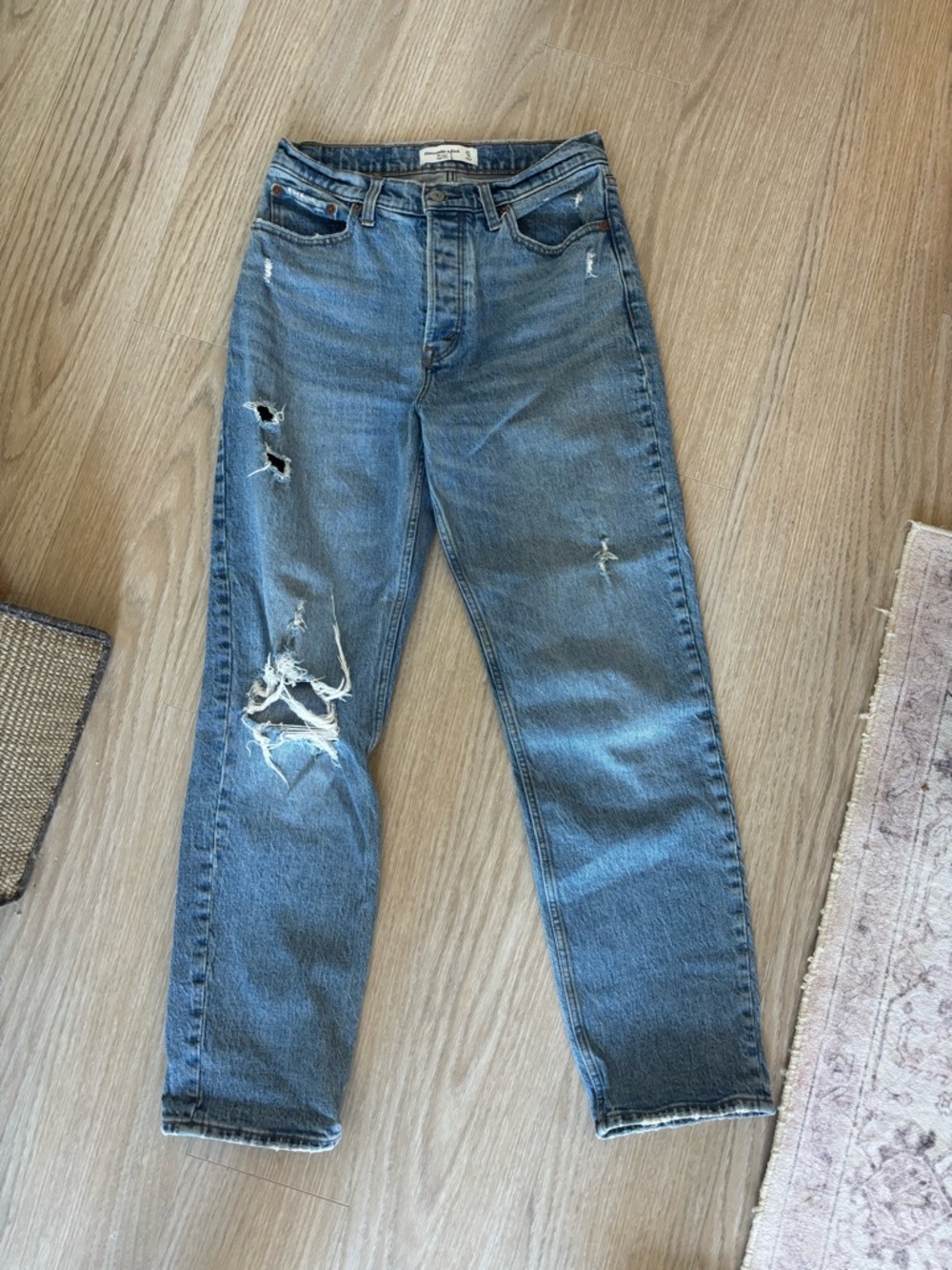 Abercrombie and Fitch the Dad High Rise Jeans - Picture 3 of 5